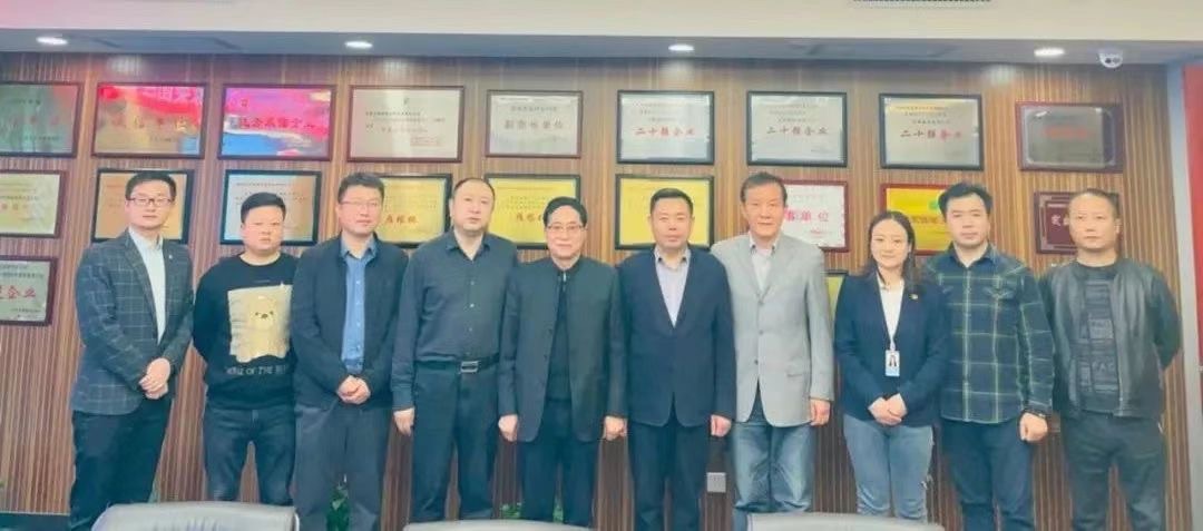 秦商百人會(huì)、西安建筑安裝協(xié)會(huì)蒞臨立豪集團(tuán)交流座談